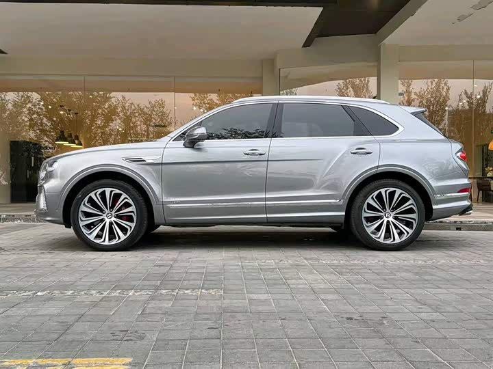 Bentley Bentayga, 2022 — фото 3 из 9
