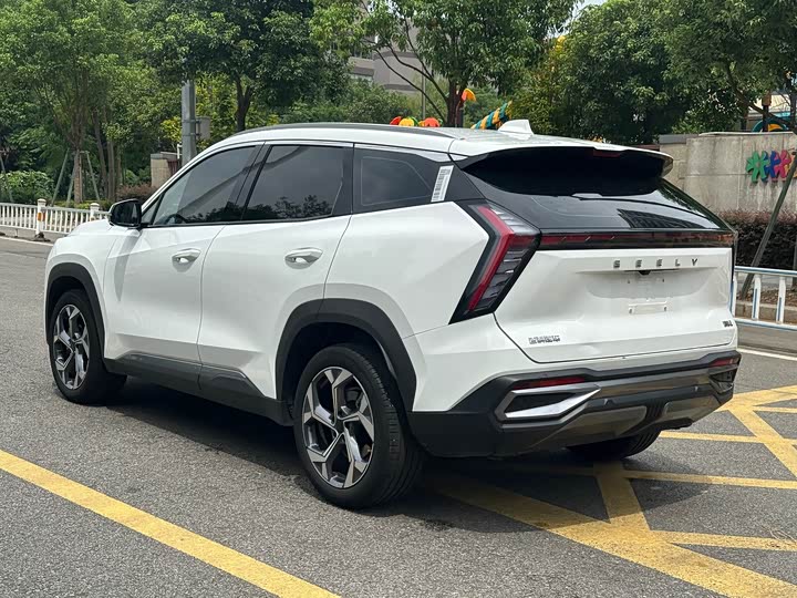 Geely Atlas L, 2024 — фото 7 из 9