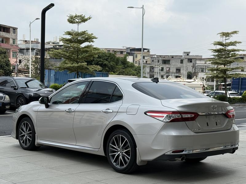Toyota Camry, 2023 — фото 4 из 12