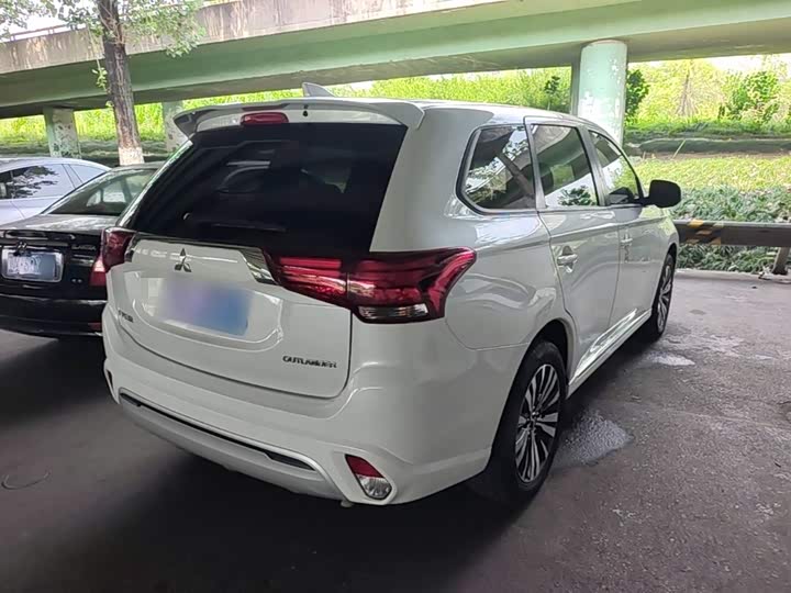 Mitsubishi Outlander, 2023 — фото 7 из 9