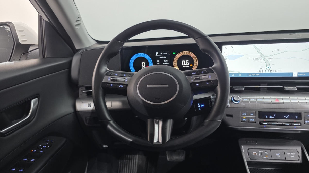 Hyundai Kona, 2023 — фото 12 из 12