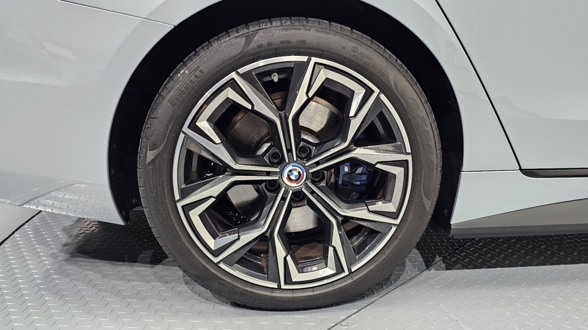 BMW i4, 2023 — фото 5 из 12