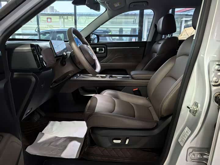 Wuling Starlight 560 Hybrid/EV, 2026 — фото 7 из 9