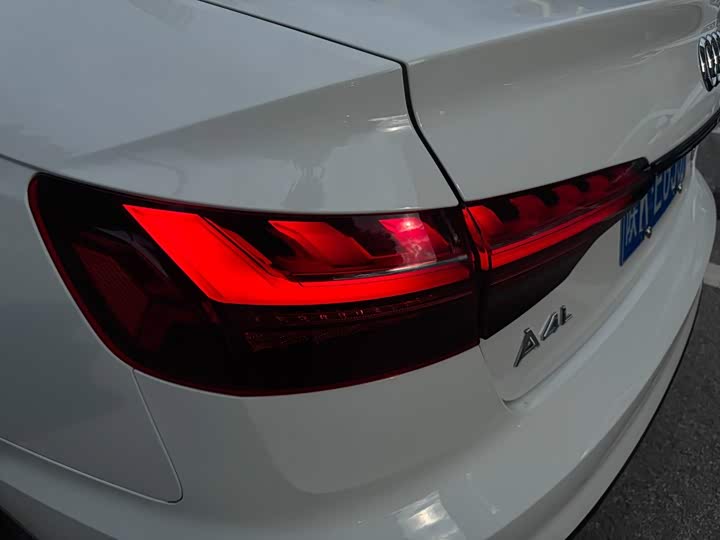 Audi A4L, 2023 — фото 7 из 9