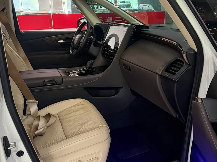 Toyota Alphard, 2023 — фото 8 из 9
