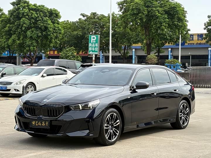 BMW 5 Series, 2025 — купить в Смоленске под ключ