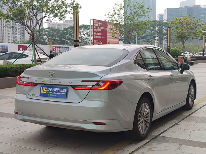 Toyota Camry, 2024 — фото 5 из 9