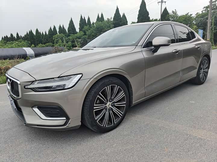 Volvo S60, 2021 — фото 2 из 9