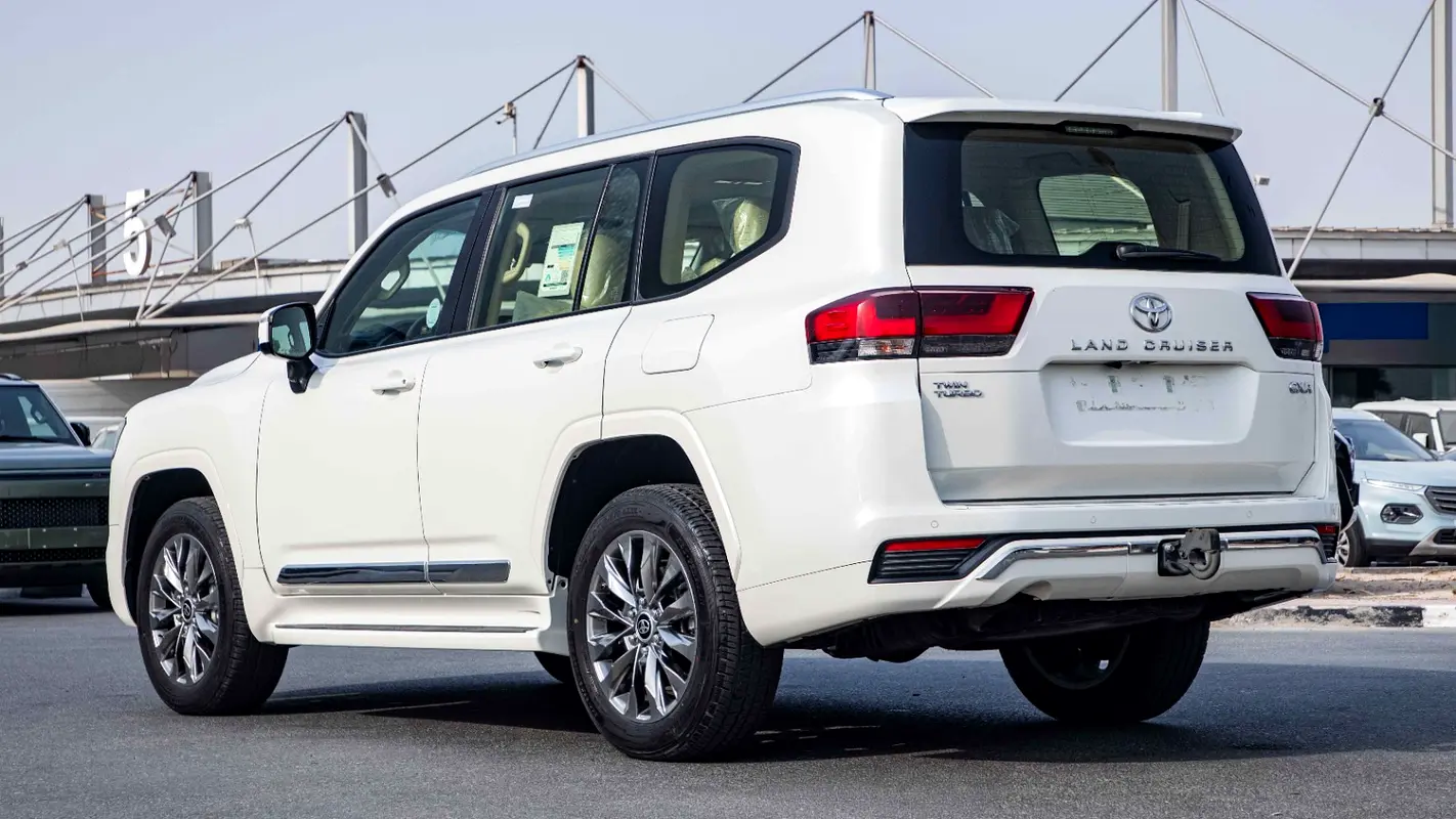 Toyota Land Cruiser, 2023 — фото 8 из 10