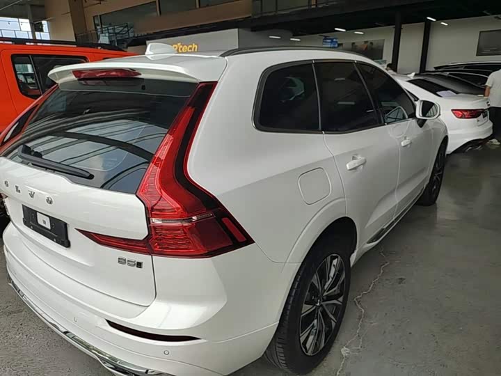 Volvo XC60, 2022 — фото 6 из 9