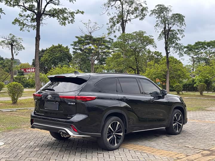 Toyota Crown Kluger, 2023 — фото 4 из 9