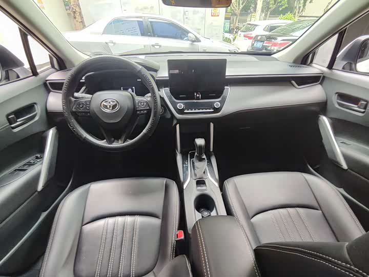 Toyota Corolla Cross, 2024 — фото 6 из 9