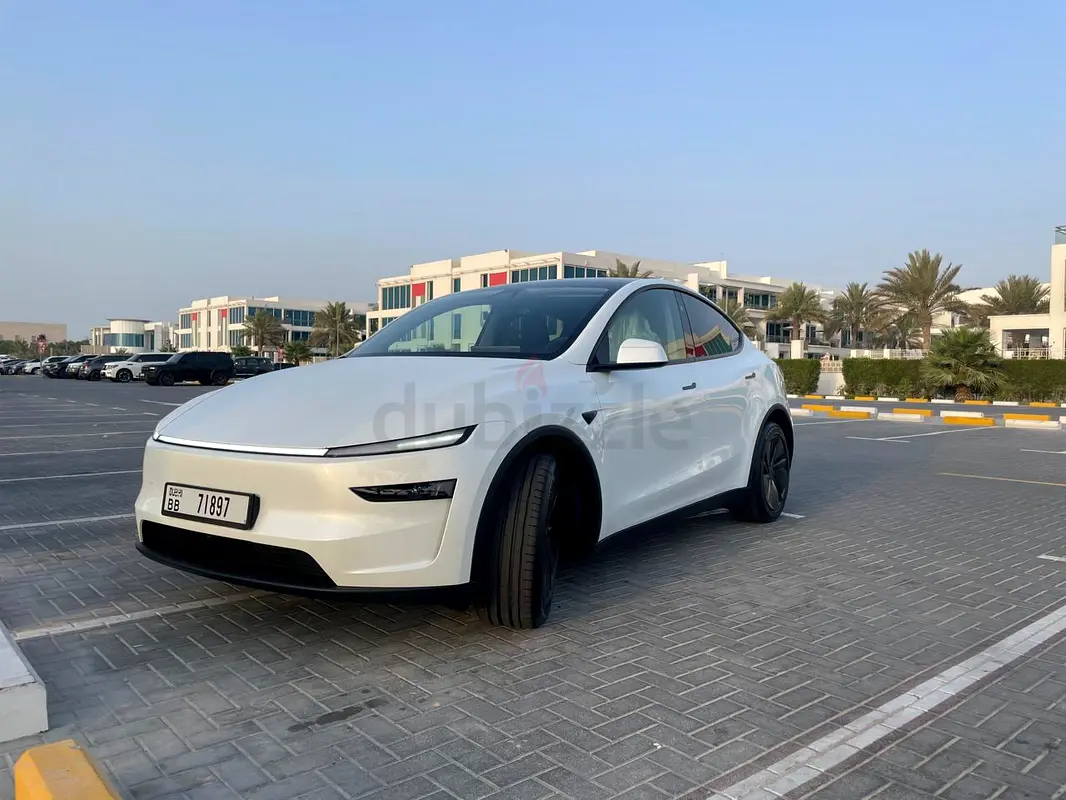Tesla Model Y, 2025