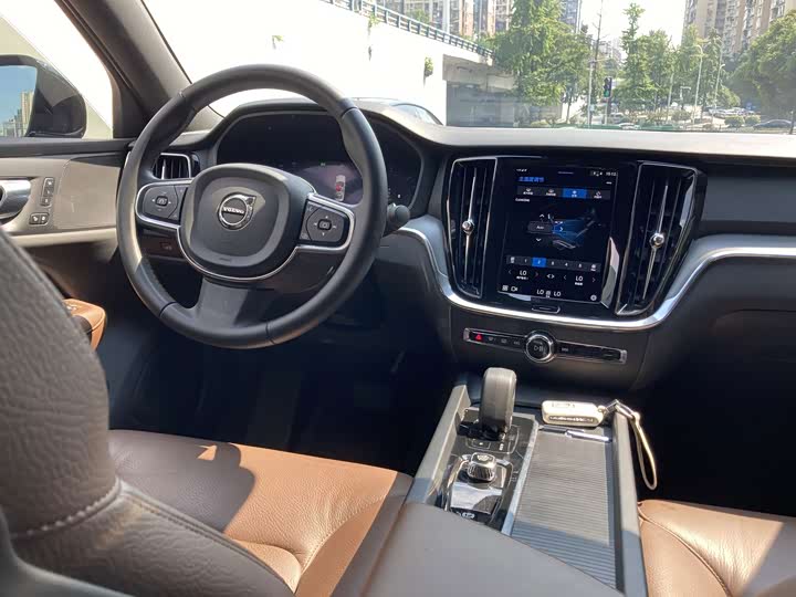 Volvo S60, 2024 — фото 7 из 9
