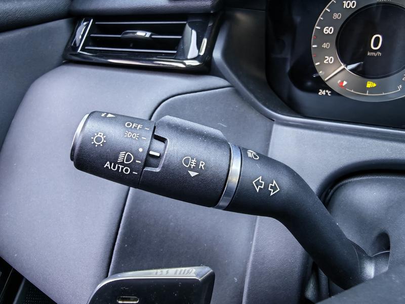 Land Rover Range Rover Velar, 2023 — фото 11 из 12
