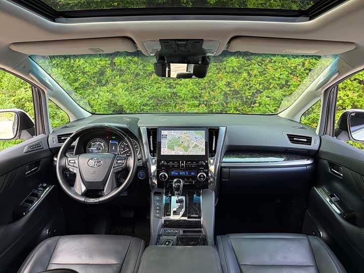 Toyota Vellfire, 2022 — фото 6 из 9
