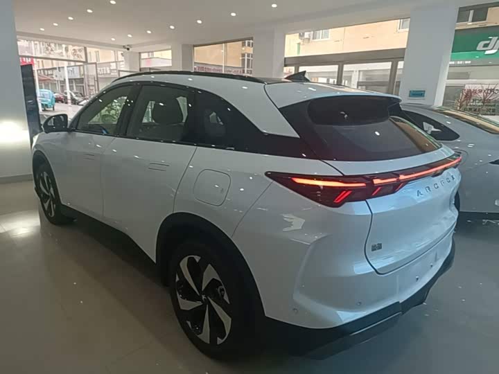 BAIC Arcfox Alpha T5, 2026 — фото 5 из 9