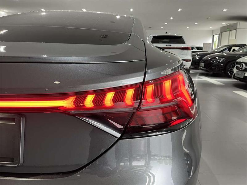 Audi e-tron GT, 2024 — фото 7 из 12