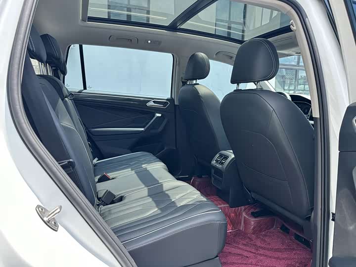 Volkswagen Tiguan L Pro, 2023 — фото 8 из 9