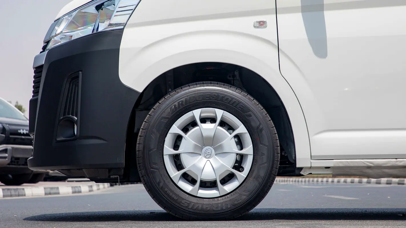 Toyota Hiace, 2026 — фото 9 из 10