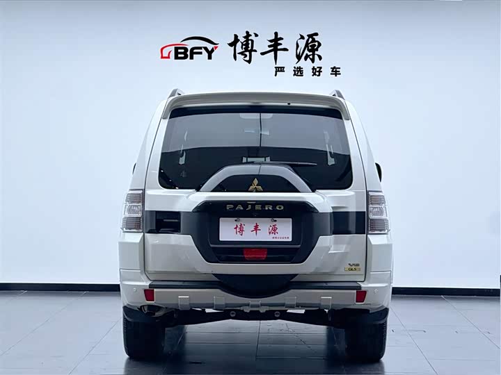 Mitsubishi Pajero, 2023 — фото 4 из 9