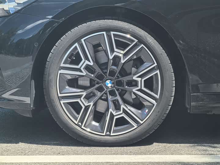BMW 5 Series, 2025 — фото 5 из 9