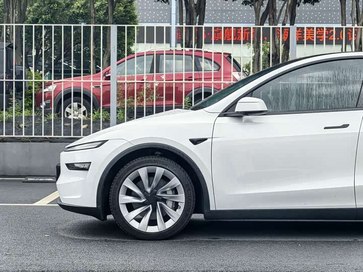 Tesla Model Y, 2025 — фото 5 из 9