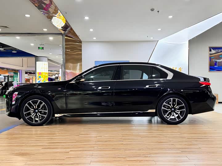 BMW 7 Series, 2024 — фото 4 из 9