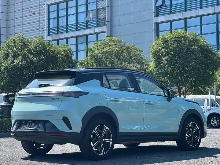 Lynk & Co 06 EM-P Hybrid, 2023 — фото 4 из 9