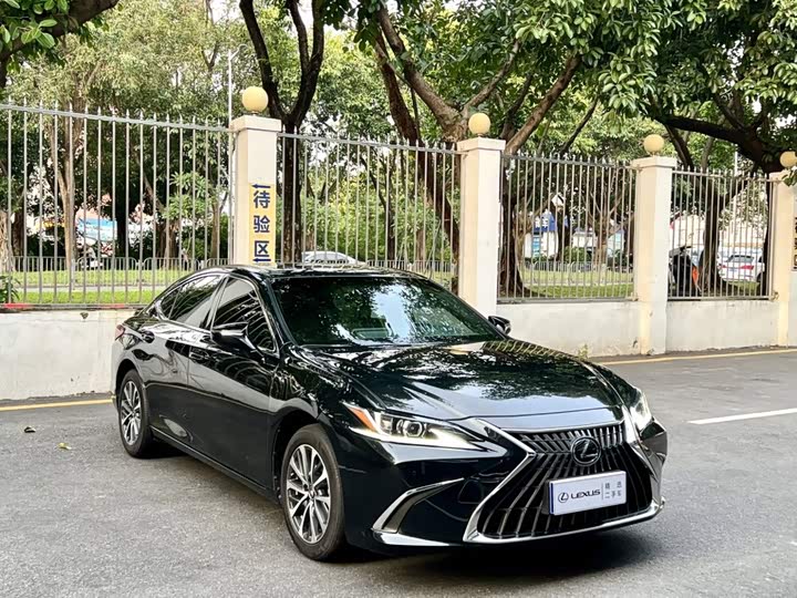Lexus ES, 2023 — фото 3 из 9