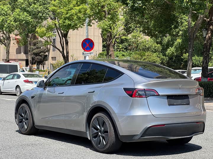Tesla Model Y, 2023 — фото 6 из 9