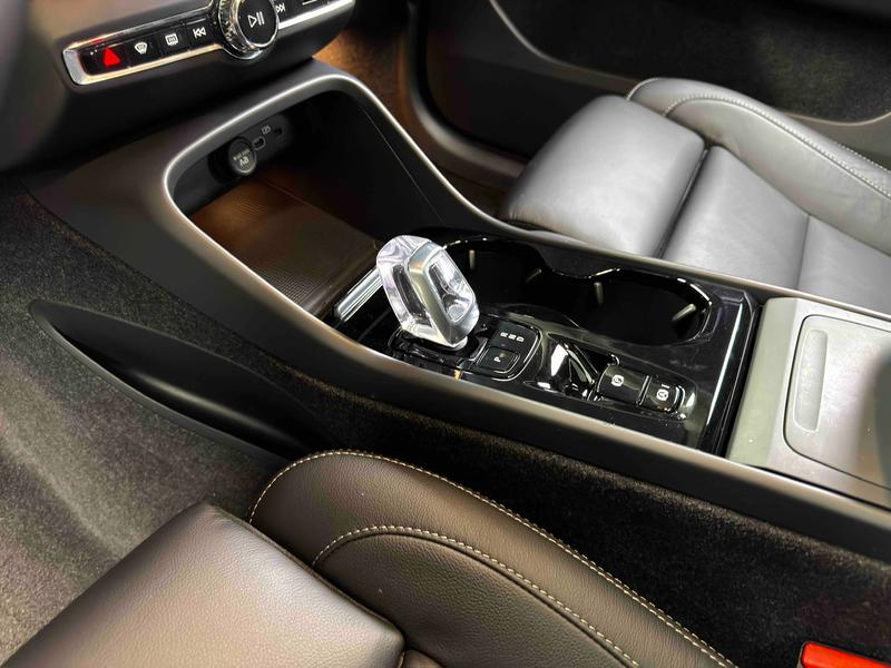Volvo XC40, 2023 — фото 11 из 12