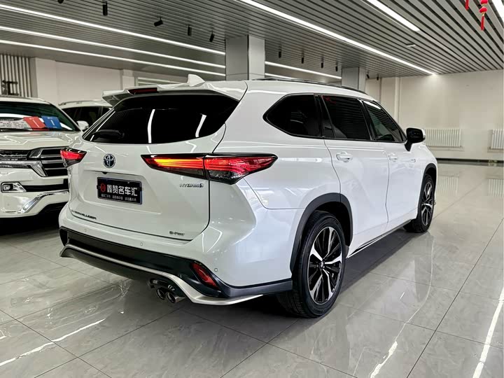 Toyota Crown Kluger, 2022 — фото 2 из 9