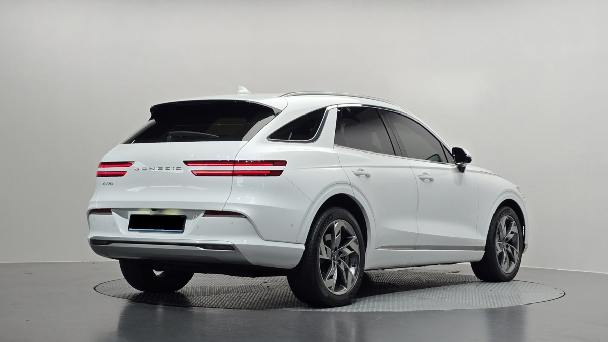 Genesis GV70, 2022 — фото 2 из 12
