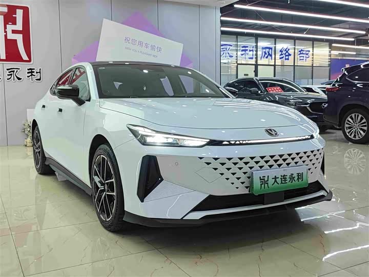 Changan UNI-V Hybrid, 2024 — фото 3 из 9