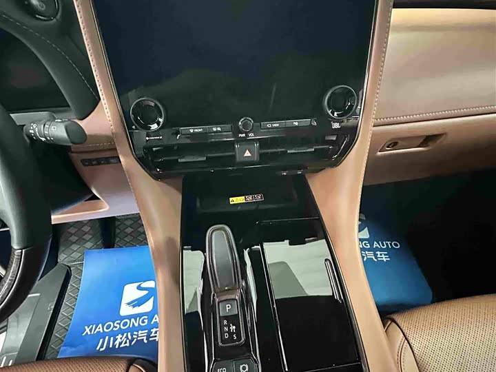 Toyota Alphard, 2024 — фото 7 из 9