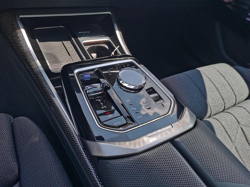 BMW i7, 2024 — фото 3 из 12