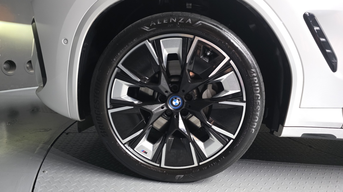 BMW iX3, 2023 — фото 5 из 12