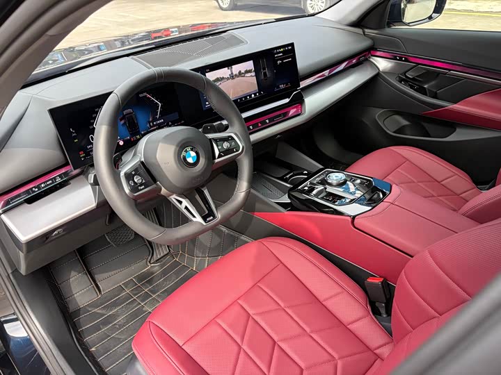 BMW 5 Series, 2025 — фото 4 из 9