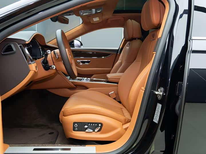 Bentley Flying Spur, 2022 — фото 7 из 9