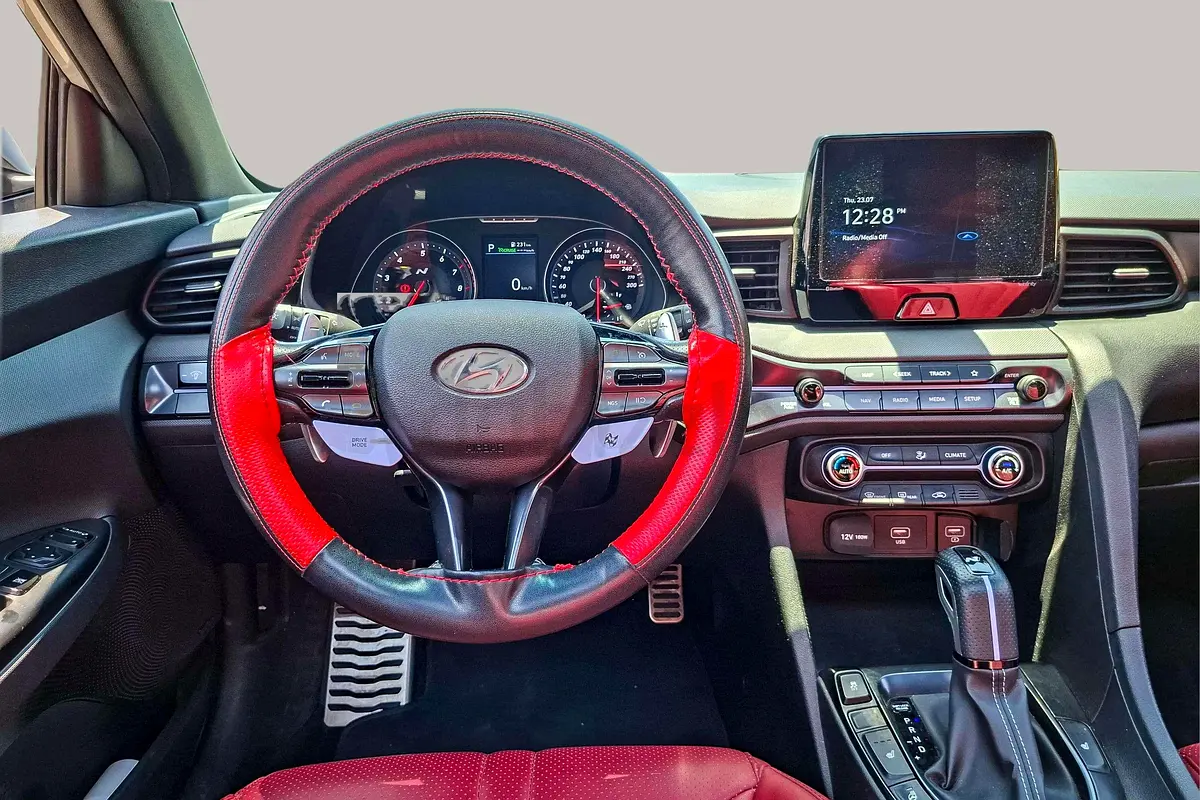 Hyundai Veloster, 2023 — фото 10 из 10