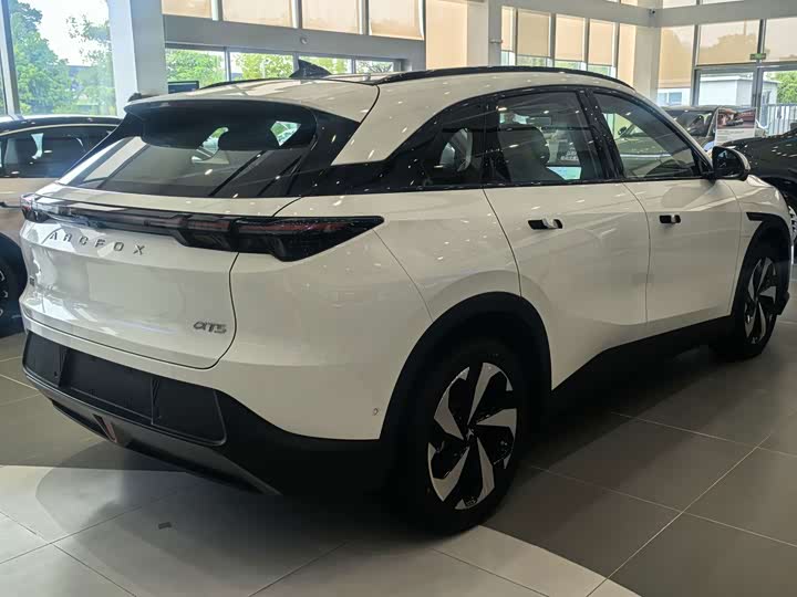 BAIC Arcfox Alpha T5, 2026 — фото 9 из 9