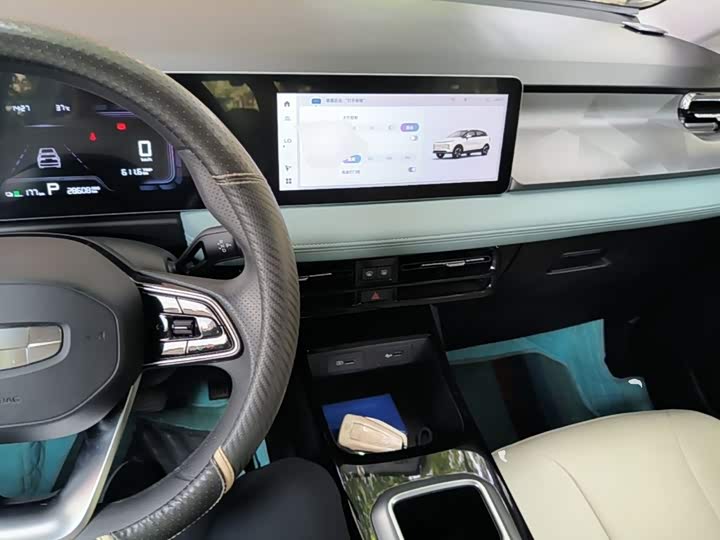 Geely Geometry E Firefly, 2024 — фото 6 из 9