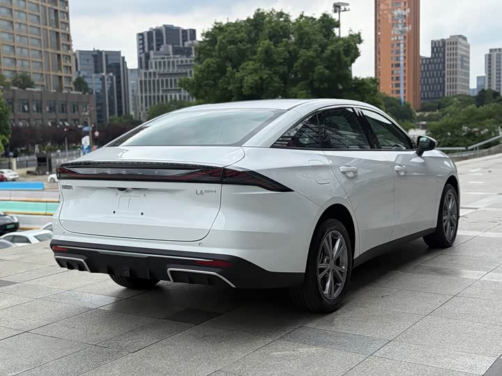 Geely Galaxy L6, 2026 — фото 9 из 9