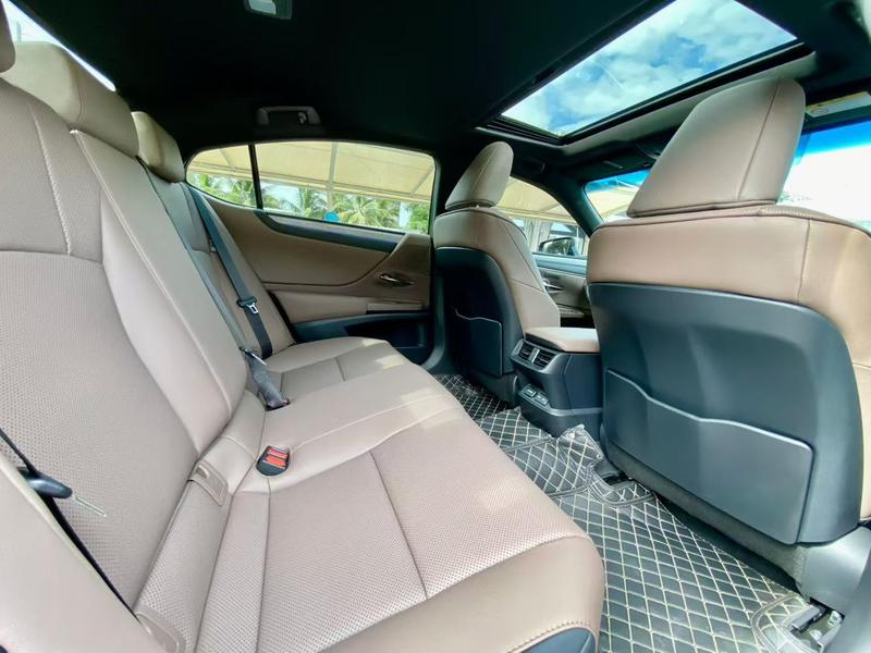 Lexus ES, 2025 — фото 8 из 9