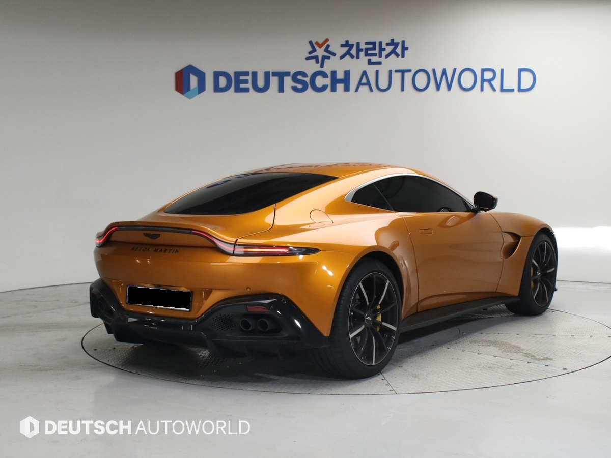 Aston Martin Vantage, 2023 — фото 2 из 12