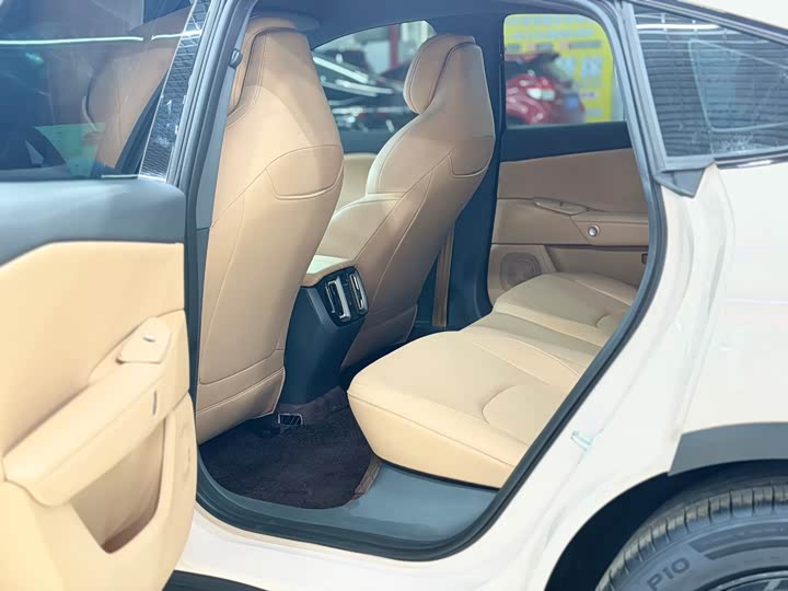 BAIC Arcfox Alpha S5, 2025 — фото 6 из 9