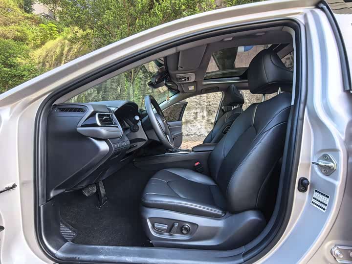 Toyota Camry, 2022 — фото 8 из 9