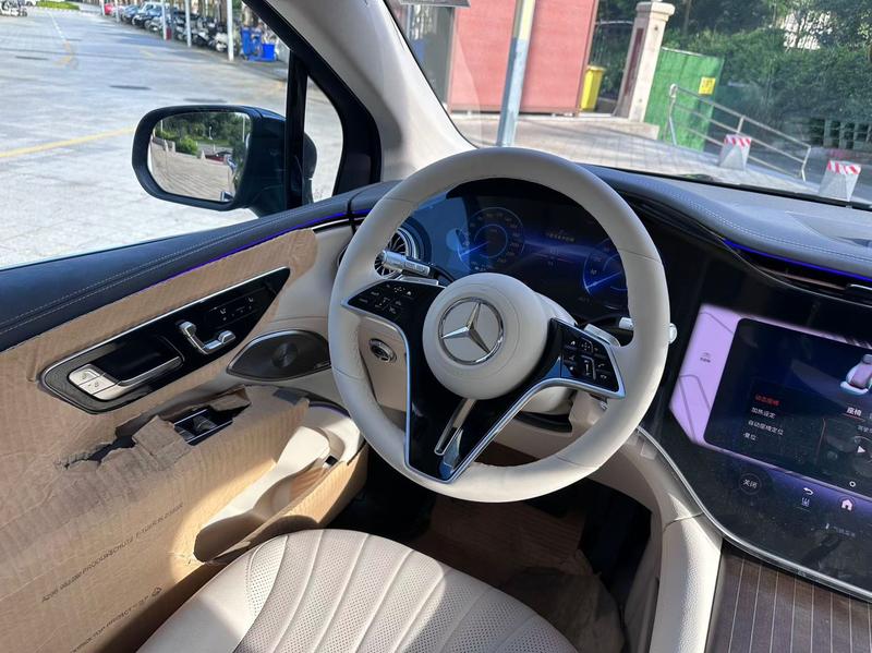Mercedes-Benz EQS SUV, 2026 — фото 6 из 9