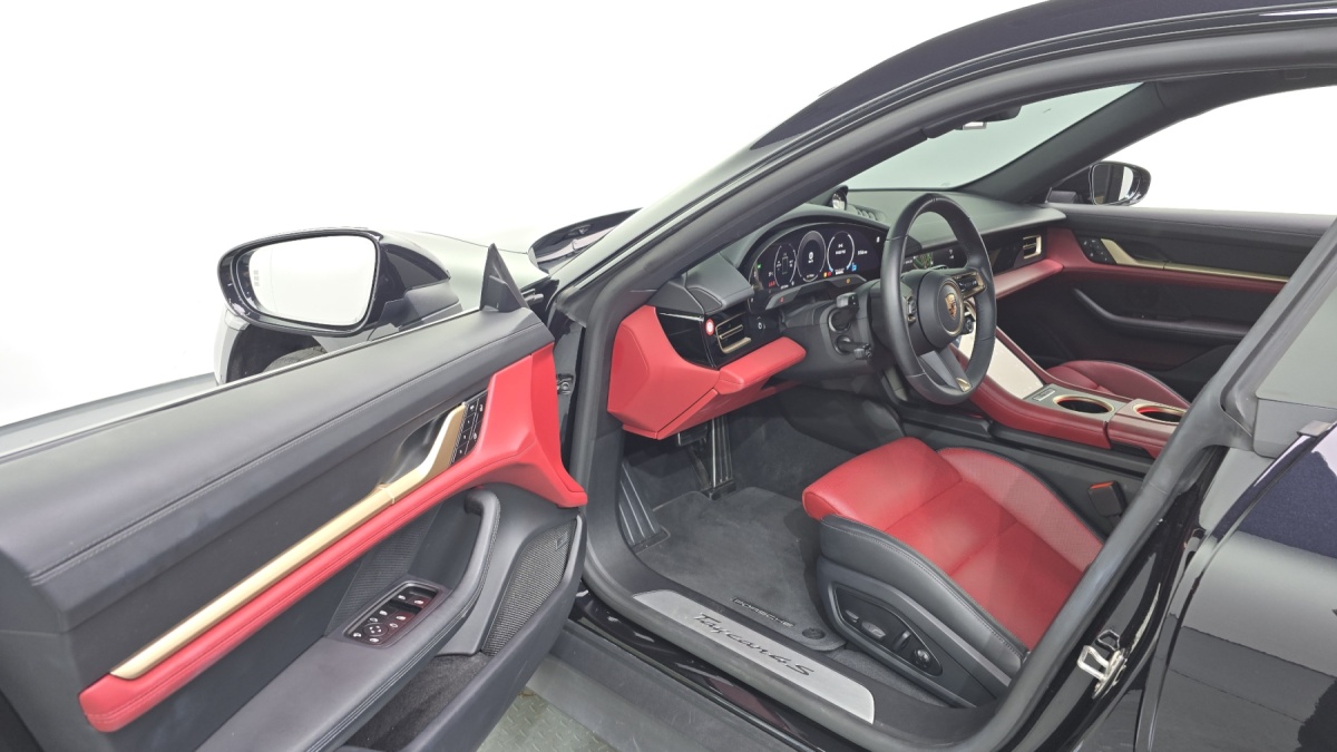 Porsche Taycan, 2025 — фото 10 из 12